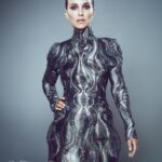 Natalie Portman Instagram - Who’s ready to fight? @thorofficial @variety 📸: @sophyholland Jewelry: @dior Hair: @mararoszak Makeup: @muatraceylevy Nails: @glitzingup Styling: #RyanHastings