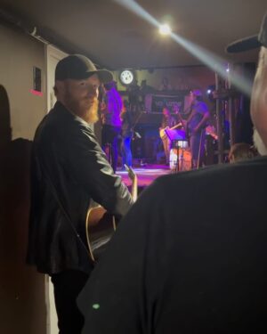 Natalie Stovall Instagram - #CMAFest week including rehearsals, press day, a quick trip to Texas and back, Opry, guest slot with @charles_esten, and a rained out River Stage show that turned into a take over of the lobby of the downtown Hilton. The impromptu acoustic set and hang with everyone was the perfect way to close out the week. 🥹🥹🙏🏻🙏🏻