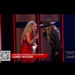 Natalie Stovall Instagram - Jus’ so proud to be here. 💫🎙️ If it’s not clear… I LOVE hosting the Grand Ole @opry 🤍 👗: @mollyandgidget 💋: @therealmarzcollins 🎙️: @laineywilson @joshturnermusic @carrieunderwood 📺: Circle Country, available free on Roku, SamsungTV+, Peacock, Xumo, Vizio, fuboTV, Sling, and Redbox
