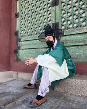 Nathaniel Ho Instagram - Was I a Korean nobleman in a past life? 🤔

#NatHoTravels #Korea