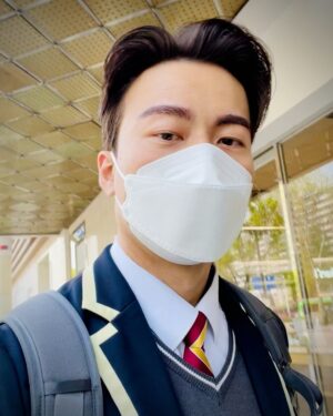 Nathaniel Ho Instagram - Back to School. 🤓

#갸루피스 #gyarupeace #nathotravels