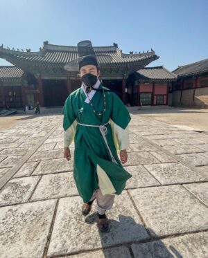 Nathaniel Ho Instagram - Was I a Korean nobleman in a past life? 🤔

#NatHoTravels #Korea