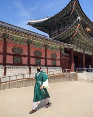 Nathaniel Ho Instagram - Was I a Korean nobleman in a past life? 🤔

#NatHoTravels #Korea
