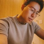 Nathaniel Ho Instagram – Get a man who looks at you like… he looks at his Korean homework. 🤓

한국어 숙제를 보는것처럼 당신을 이렇게 바라보는 남자를 찾아보세요. 🤓 Seoul, Korea