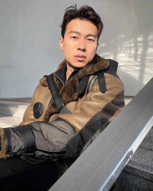 Nathaniel Ho Instagram - First @seoulfashionweek_official. Leaving this here for posterity. Will post more photos/footage if/when I get them 😂.

Thank you @aoora69 for the invite! 🥰
#OOTD : @coach jacket, @musinsa_standard zippered long sleeve, baggy jeans

#nathokorea