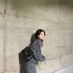 Natsuki Deguchi Instagram - 🖤🖤 やっぱり黒とゴールドってかわいいなあ〜 #SUPPORTEDBYCELINE #CELINEVICTOIRE #CELINEBYHEDISLIMANE #PR