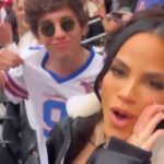 Natti Natasha Instagram - Cuenten cuenten a quien van ? @marcellohdz 🇨🇺 y yo 🇩🇴 vamos a los dos por que hay tres latino en el #superbowl 🏈