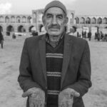 Navid Mohammadzadeh Instagram - #اصفهان به این چهره رنج کشیده به این چشمهای غمگین به این دست‌های خالی نگاه کنید...