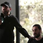 Navid Mohammadzadeh Instagram - 🐸 هومن سیدی خالق قورباغه تک تک اعضای گروه خسته نباشید افتخار می‌کنم بازیگر قورباغه بودم. @frog_series @houman_seyedi 📷 @shojaii