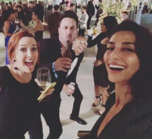 Necar Zadegan Instagram - Friday! photobombing our own photos....@anniewersching🥰