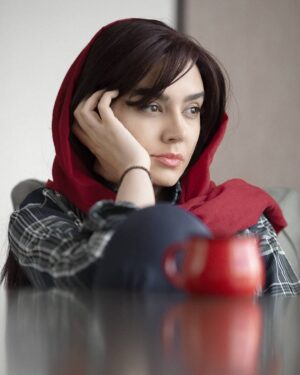 Neda Ghasemi Instagram - .
.زندگی در ساده ترین فرم ها به جریانش ادامه میدهد .🌱
.و چقدر همه ی ما احتیاج داریم که حادثه ای مارا از ذهنمان نجات دهد🌱
.متصل شویم به ساده ترین جریانات زندگی🌱 .

#ندا_قاسمی 
#پونه_مقیمی
#بازیگر_زن#بازیگری
#زندگی#روزهای_قرنطینه#روزهای_خوب_خواهند_آمد
#لایف_استایل#استایل
#neda_ghasemi
#lifestyle #acting
📸: @rasooldante، @zizi.salimi