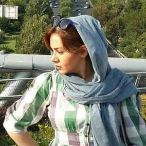 Neda Ghasemi Instagram - #ندا_قاسمی 
#شیرین_خانزاده
#سریال_نون_خ#نون_خ
#سعید_آقاخانی#سریال
#استایل#بازیگر_زن#بازیگری#بازیگران_زن
#کرونا_را_جدی_بگیریم#در_خانه_بمانیم

#neda_ghasemi 
#series
عکس: @mehranghasemi.photograph