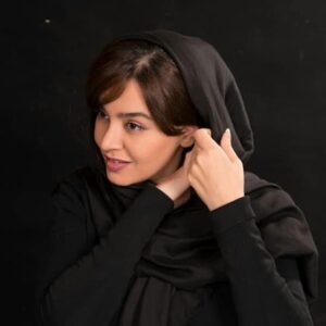 Neda Ghasemi Instagram - #ندا_قاسمی 
#شیرین_خانزاده
#سریال_نون_خ#نون_خ
#سعید_آقاخانی#سریال
#استایل#بازیگر_زن#بازیگری#بازیگران_زن
#کرونا_را_جدی_بگیریم#در_خانه_بمانیم

#neda_ghasemi 
#series
عکس: @mehranghasemi.photograph