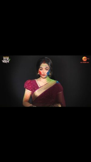 Neeharika Roy Instagram - Gulaal ka bahaana banakar, jo lagaayega daaman par daag. Ab Radha degi use, kale rang se muh tod jawaab. Aap bhi uthaaiye Radha ke sang, galat ke khilaaf awaaz aur dekhiye #PyarKaPehlaNaamRadhaMohan, har roz, raat 8 baje, sirf #ZeeTV par aur kahin bhi, kabhi bhi @zee5shows par.
 
#BandKaroRangBaazi #BuriNazarWaaleTeraMuhKaala
 
@theneeharikaroyofficial @shabirahluwalia