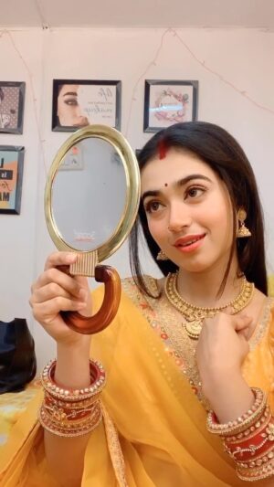Neeharika Roy Instagram - 🤭😂

#neeharikaroy #radha