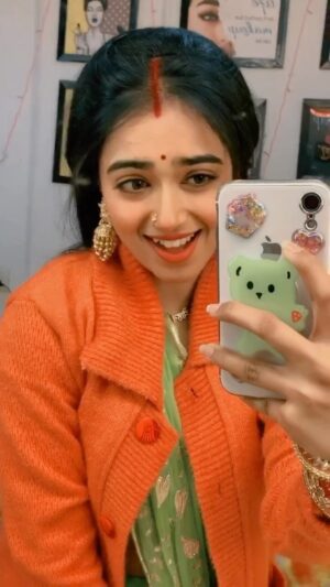 Neeharika Roy Instagram - Can someone please take me back to the 90s 😍❤️

#neeharikaroy #90sbollywood