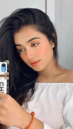 Neeharika Roy Instagram - Currently obsessed with this !!🩷

#neeharikaroy