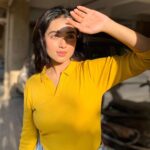 Neeharika Roy Instagram – Saying Hello with Yellow 🙋🏻‍♀️

#neeharikaroy #sunkissed #yellow #mood