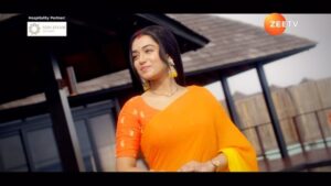 Neeharika Roy Instagram - Damini ne kiya hai jo vaar kya usse toot jaayega Radha-Mohan ke janmon ka saath? Dekhiye #MaldivesSpecial #PyarKaPehlaNaamRadhaMohan mein, 19th October se, raat 8 baje, sirf #ZeeTV par aur kahin bhi kabhi bhi @zee5shows par.

#RadhaMohanKaNayaMod 
#Promo #SunSiyam #Olhuveli #Maldives #SiyamWorld #IruFushi

@theneeharikaroyofficial 
@sambhabana_mohanty 
@shabirahluwalia 
@sunsiyamresorts 
@siyamworld 
@sunsiyamirufushi 
@sunsiyamolhuveli