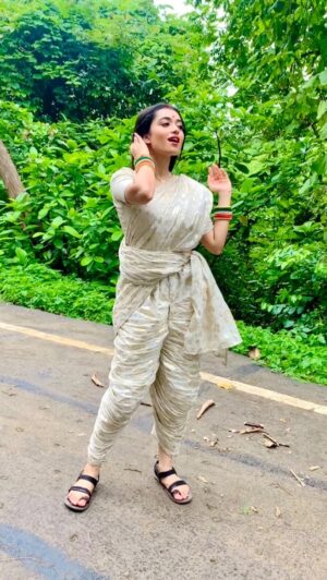 Neeharika Roy Instagram - ⛈️

🎥 - @sambhabana_mohanty ❤️

#neeharikaroy #radha #bts