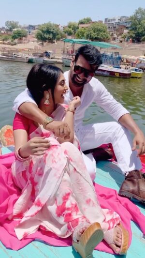 Neeharika Roy Instagram - Varanasi;
The City, Ganga & People... source of my inspiration & devotion 🙏

#neeharikaroy