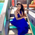 Neeharika Roy Instagram - लहरों पे नाचें किरणों की परियाँ मैं खोई, जैसे सागर में नदियाँ💙 #neeharikaroy