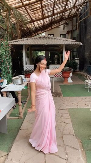 Neeharika Roy Instagram - 🩷🩷

#neeharikaroy #radha #trending #pahadi #song