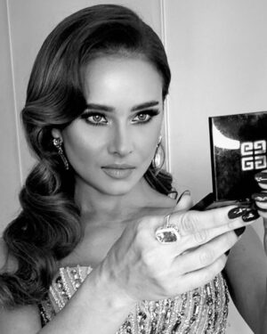 Nelly Karim Instagram - Before closing ceremony @cairofilms thank you @ingie_elmor @abdallahelrefaeii @saraonsiofficial @krissbeautysalons @lazurde #movies #blackandwhitephotography #cairo #ciff42