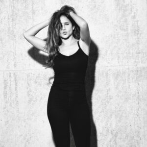 Nelly Karim Instagram - Positive vibes by @araman_x .... simply me ..... #photography #blackandwhite