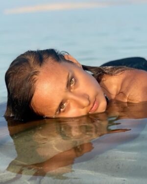 Nelly Karim Instagram - Sea therapy ☀️❤️ #nellykarim_official #nellykarimfans #nellykarimfans_officialgroup @elgounaredsea @elgounafilmfestivalofficial  my heaven ❤️