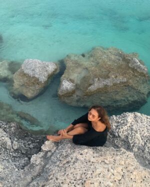 Nelly Karim Instagram - Heaven on earth 🌏❤️ #egypt #myegypt #sea #heaven # @nellykarimfans_officialgroup
