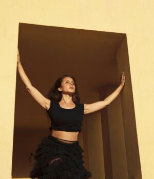 Nelly Karim Instagram - Out of the box @yousseftayehphotography @sallyrashid_ @elgounaredsea #nellykarim #photography #egypt #egyptianactress #morning