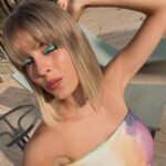 Nerea Rodríguez Instagram - El verano se acaba y yo me muero de pena pero estreno flequillo y eso me alegra 🌸 Hort de Nal