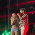 Nerea Rodríguez Instagram - Estas noches en la gira #dialalsol han sido increíbles 🫠 Un día @polo_nandez me invitó a cantar un trocito de Latidos con él y se convirtió en mi momento favorito de cada actuación. La música es maravillosa y lo mejor es poderla compartir. Gracias Polo por compartir tu música conmigo y dejarme sentir este momento tan mágico contigo. Nos vemos a 1000 km de aquí 😘 Gracias @cadena_dial @crisdalmau @oliveros40 @curroserranoonate y a todo el equipo y artistas, sois mi casa 🫶🏻