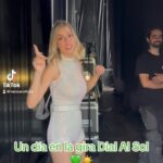 Nerea Rodríguez Instagram - Un miniresumen de lo que es un día en la gira #dialalsol 💚☀️ que tan feliz me está haciendo 🥹 Compis de gira, os amo 💚 Gracias por esta familia @cadena_dial @crisdalmau @oliveros40 @curroserranoonate Musiquita de @hilarioedv al principio del video y video grabado por @gotchisoyyo
