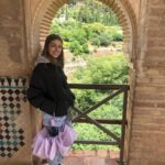 Nerea Rodríguez Instagram - He pasado un fin de semana maravillo en el que me he dado cuenta más que nunca de que la felicidad reside en las pequeñas cosas. Sin maquillar, con la ropa más cómoda que tengo, mojada por la lluvia pero siempre con una sonrisa en la boca por lo bonito que ha sido compartir este viaje a Granada con mi hermana. Aunque nuestros padres nacieron en Cataluña, nuestra familia es de Granada y ha sido como conocer nuestros orígenes. La Alhambra ya es casa para nosotras. Y a toda la gente de Granada, sois increíbles: vuestra amabilidad y como nos habéis cuidado… GRACIAS 🫶🏻
