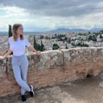 Nerea Rodríguez Instagram - He pasado un fin de semana maravillo en el que me he dado cuenta más que nunca de que la felicidad reside en las pequeñas cosas. Sin maquillar, con la ropa más cómoda que tengo, mojada por la lluvia pero siempre con una sonrisa en la boca por lo bonito que ha sido compartir este viaje a Granada con mi hermana. Aunque nuestros padres nacieron en Cataluña, nuestra familia es de Granada y ha sido como conocer nuestros orígenes. La Alhambra ya es casa para nosotras. Y a toda la gente de Granada, sois increíbles: vuestra amabilidad y como nos habéis cuidado… GRACIAS 🫶🏻