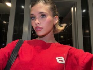 Nessa Barrett Instagram - 🧛🏻🫀