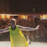 Neus Sanz Instagram - Un teatro lleno es la fuerza para seguir en esta profesión♥️ . “Un Pedacito de Mí” es mi espectáculo más íntimo y especial contado desde el corazón. . @diverevent www.neussanz.es G r a c i a s V i d a ‼️