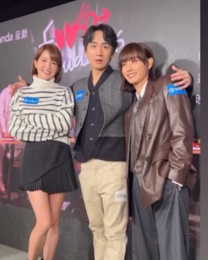 Ng Siu-Hin Instagram - 趕住飛，快手出多個post❤️

《Food Buddies》記者會見翻大家真係好開心，講個秘密比大家聽，我哋喺後台嘈到好似花墟咁😂

好感激遇到咁多好對手❤️

所有工作人員都辛苦了。

感謝導演細哥嘅教導🫡

我去美國搵食喇！
你哋喺香港開住飯等我！

9月18日 《Food Buddies》開大餐❤️

#foodbuddies 
#電視睇foodbuddies戲院睇說笑之人

Btw啲片我喺 @viu1hk 偷嘅❤️

👔：@DolceGabbana
#DolceGabbana
💈： @dicky.chan_ 
💄： @bonbon.makeup