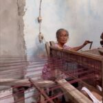 Nia Dinata Instagram - Sharing love and appreciation this weekend✨💚Getting to know the artisans who make traditional LURIK textiles for our sanctuary🙏🏼 Desanya adem dikelilingi sawah, mereka bekerja turun temurun. Keluarga bu Ratmi dan cucunya yang nimbrung ngobrol dengan kami para pemesan, dan kucingnya yang tidur nyenyak di atas meja setrika diiringi ocehan kami dan kecerewetan ku 😁dari satu alat pintal bukan mesin, keluarga ini sudah menambah empat alat lagi. Semoga laris manis dan semakin diapresiasi lurik lurik ini🙏🏼 #localartisan #lurik #traditionaltextiles #indonesiantextiles