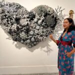 Nia Dinata Instagram - Always Love Crochet Art🫶🏽 tiga kali mengunjungi dan menikmati karya @mangmoel ini di @omahbudoyo_official & menatapi setiap interlock & loopingan benang benangnya, apalagi terbuat dari benang benang daur ulang, kagum! Baru ngeh kalau karya penuh hayati dalam laut ini nyambung dengan baju batik Lasem ku, bercorak ikan juga🐠🐟🐠#crochetart #crochetartist #indonesianart #ocean #underthesea