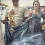 Nia Dinata Instagram - My version of daily kebaya and batik sarong ensemble🩵🤍💙 comfortable, no fuss, no make-up. Senang sekali mengenalkan batik indigo Jawa ke teman-teman dan ruang bersejarah ini penuh pohon pohon, indah, dengan sumbangsih oksigennya untuk kami yang berkunjung, padahal pas di pusat kota Yogyakarta. #kebayakutubaru #kebayaindonesia #batikindigo @galeribatikjawaindigo