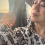 Nia Dinata Instagram - Kami Muak! Muak dengan tingkah polah manusia serakah, gila kuasa, dan semua tingkah polah manusia yang menghalalkan segala cara. Absolute power corrupts absolutely. Thank you for keeping this bracelet for me my dear mbak @sitasupomo 💪🏼 proud to wear it in mad Jakarta traffic #kamimuak #pemilu2024 #braceletoftheday