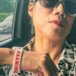 Nia Dinata Instagram - Kami Muak! Muak dengan tingkah polah manusia serakah, gila kuasa, dan semua tingkah polah manusia yang menghalalkan segala cara. Absolute power corrupts absolutely. Thank you for keeping this bracelet for me my dear mbak @sitasupomo 💪🏼 proud to wear it in mad Jakarta traffic #kamimuak #pemilu2024 #braceletoftheday