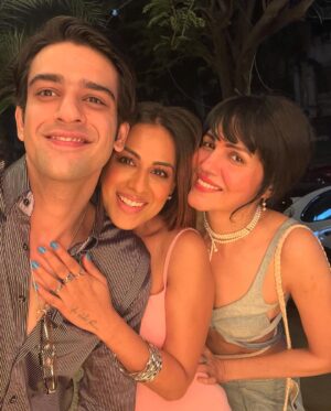 Nia Sharma Instagram - Vibe Check.
#lastdayof2023 Ending the year with some unlikely bonds.. 😘 and wearing my forever fav color.