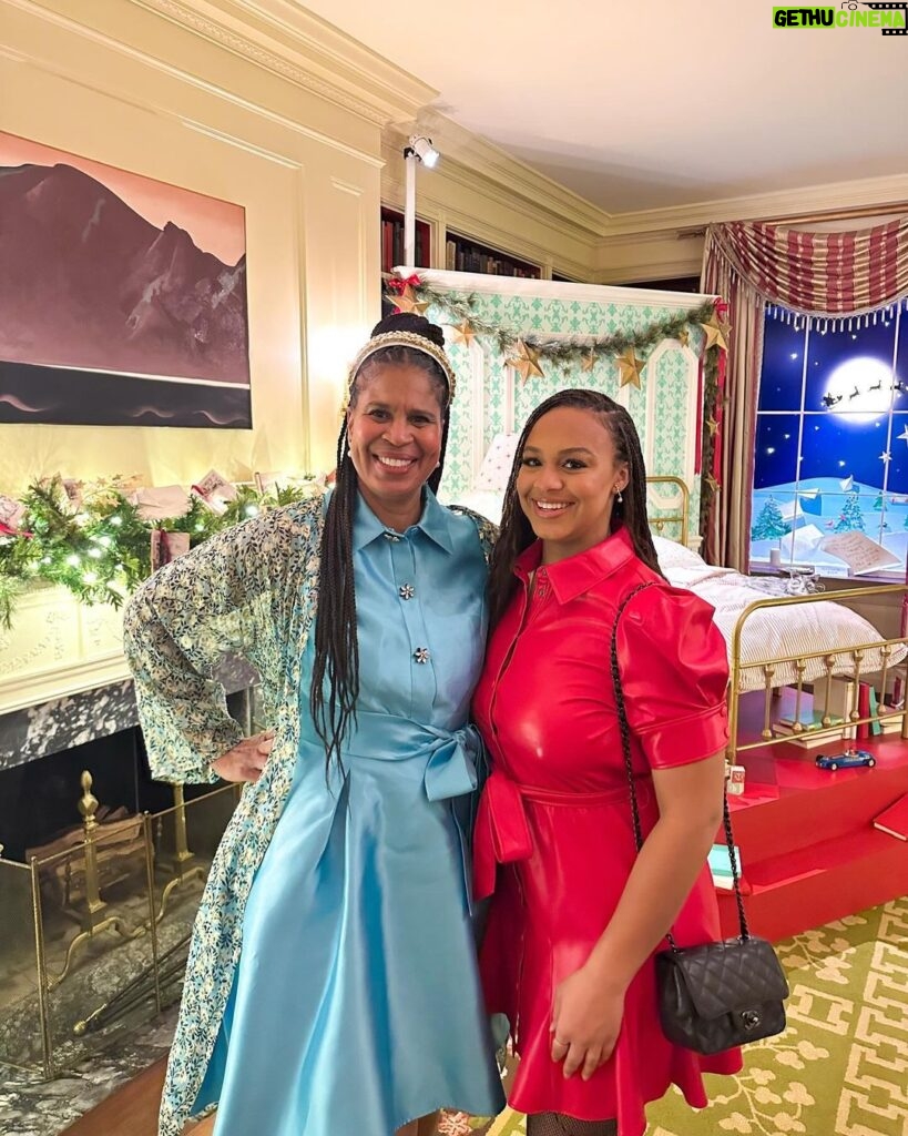 Nia Sioux Instagram - Holiday celebrations at the White House never get old. Thank you @whitehouse for making this 24 hour DC trip so special and for making the best gingerbread cookies I’ve ever had ❤️🎄 The White House, Washington DC