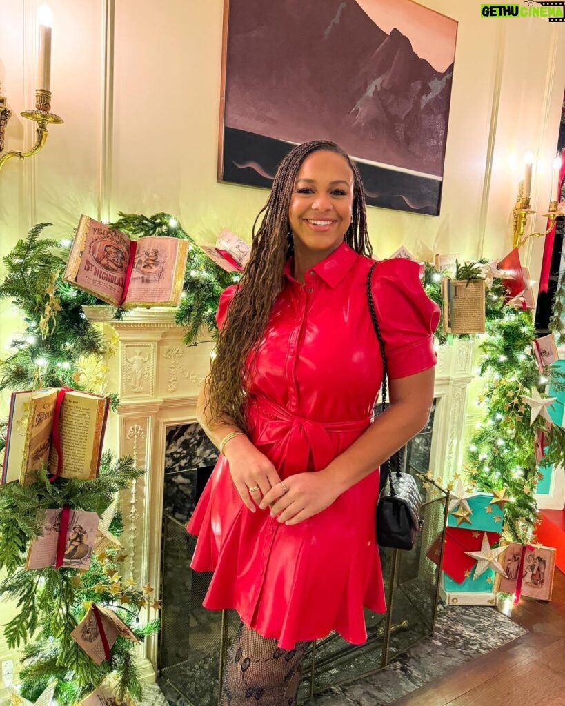 Nia Sioux Instagram - Holiday celebrations at the White House never get old. Thank you @whitehouse for making this 24 hour DC trip so special and for making the best gingerbread cookies I’ve ever had ❤️🎄 The White House, Washington DC