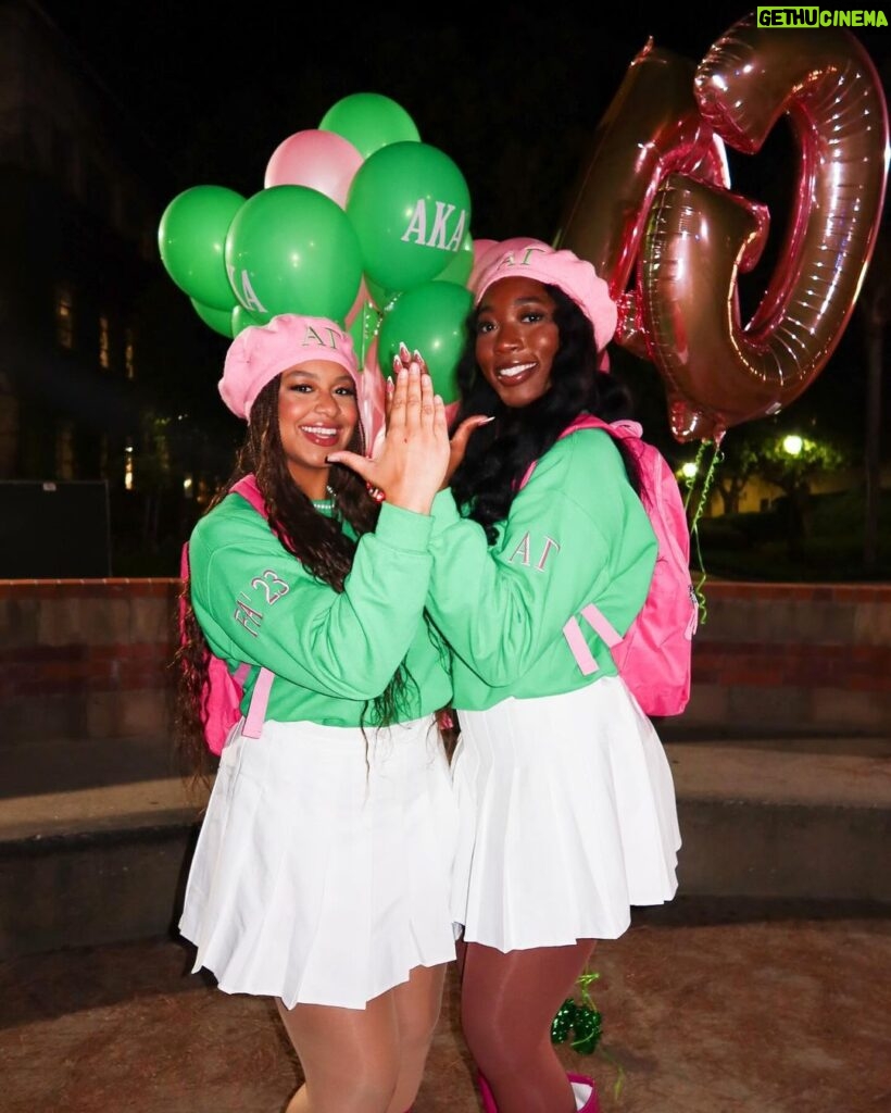 Nia Sioux Instagram - the yard just got a whole lot prettier💕💚 #alphakappaalpha #alphagamma UCLA