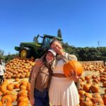 Nia Sioux Instagram - belated pumpkin patch pics 🤎 Underwood Family Farms